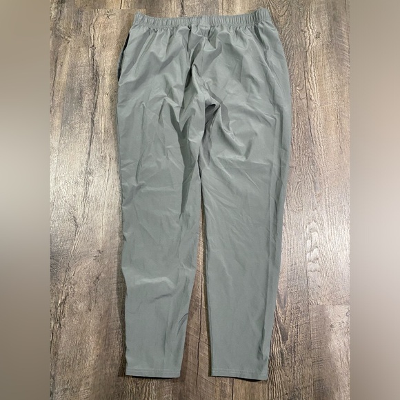 GYMSHARK Slim Fit Lightweight Mens Joggers - Picture 2 of 6